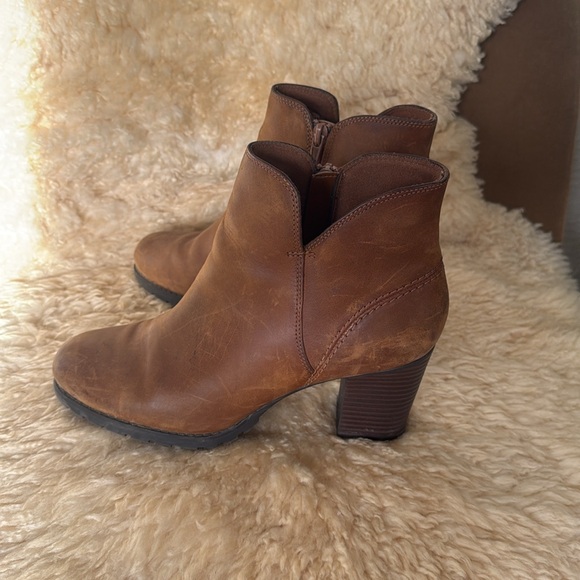 Clark’s Leather Ankle Boots - Picture 6 of 8